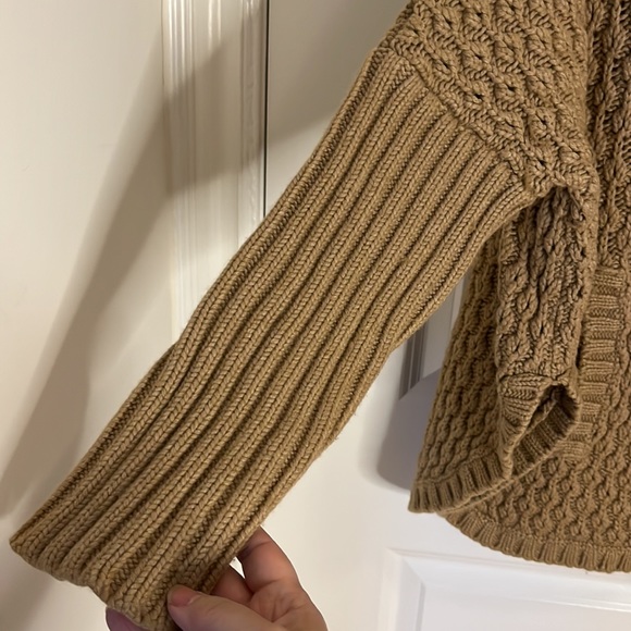 Massimo Dutti cable knit wool blend poncho size M - Picture 4 of 7